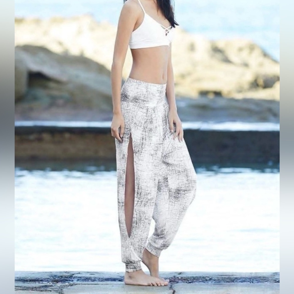 ALO Yoga Intention High Waisted Flowy Side Slit Joggers Size S EUC Athleisure